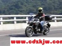 摩托车能走机动车道吗？电摩走机动车道还是非机动车道