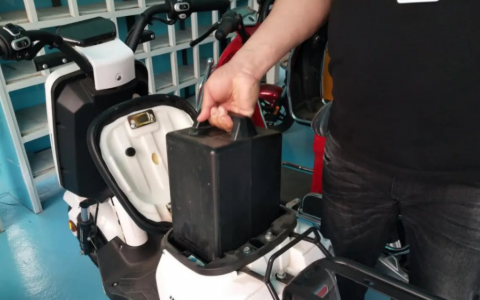 石墨烯电池和锂电池哪个更好（ 石墨烯,铅酸,锂电池哪个好）