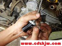 摩托车油门线怎么调松紧