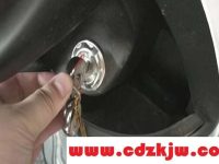 电动车座椅怎么打开？电动车座位锁打不开怎么办